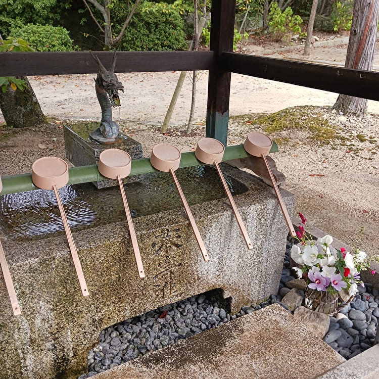 木華佐久耶比咩神社の手水舎