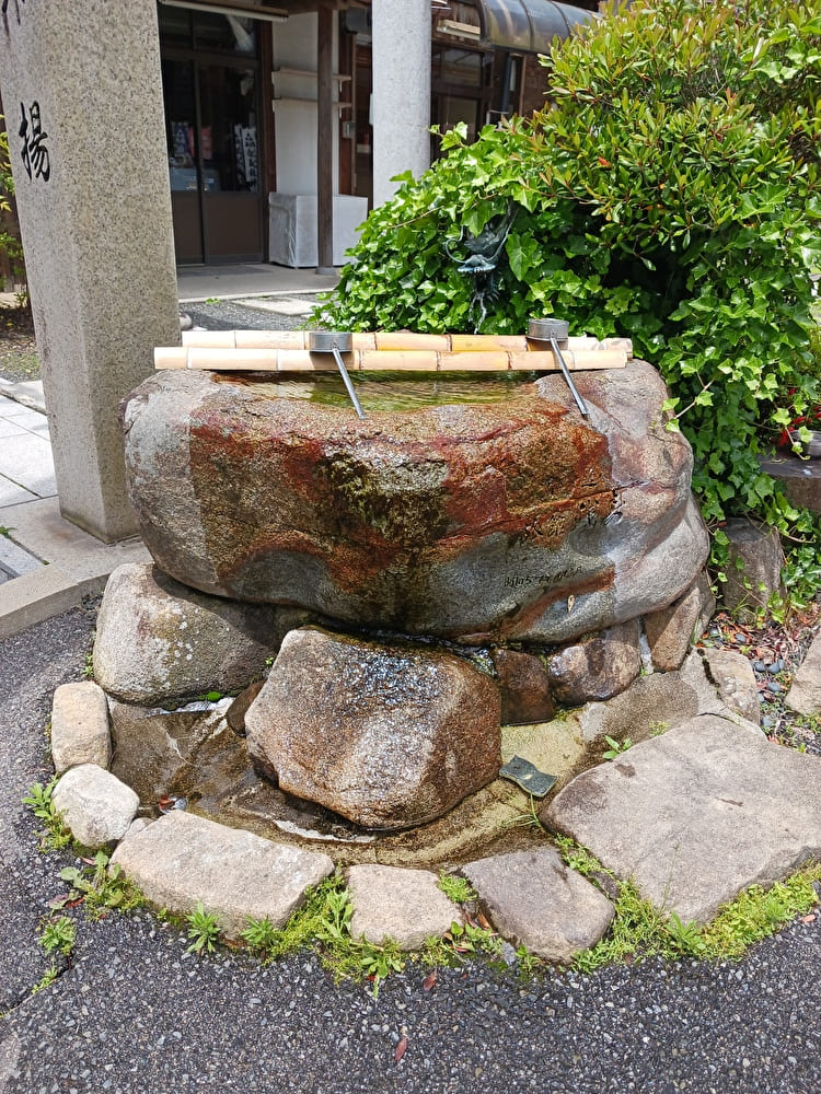 巳徳神社の手水舎