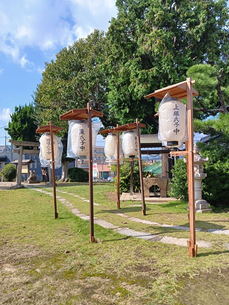 穴場神社の小道