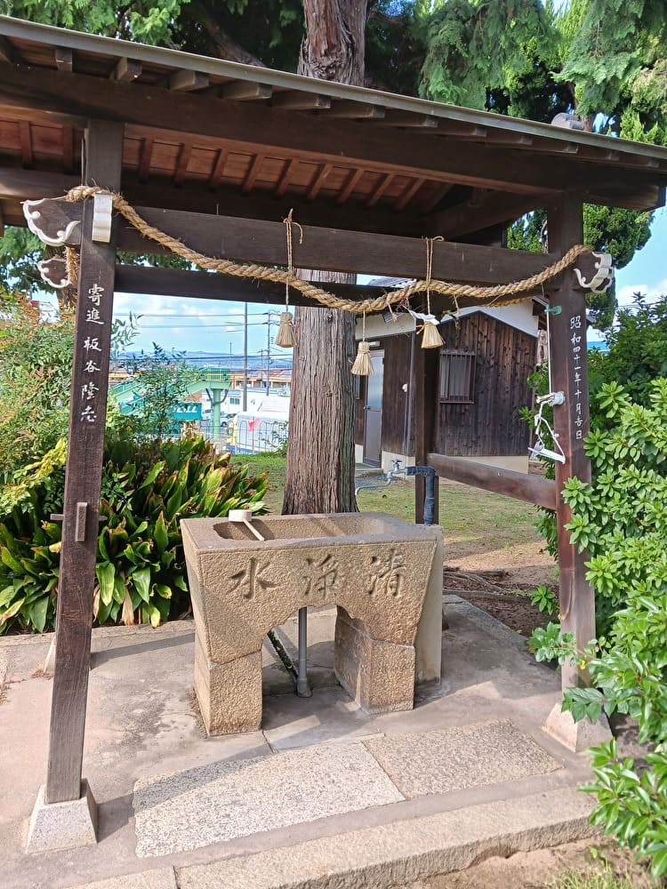 穴場神社の手水舎